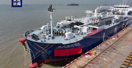 Chinese LNG vessel picture