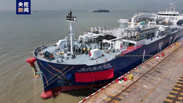 Chinese LNG vessel picture