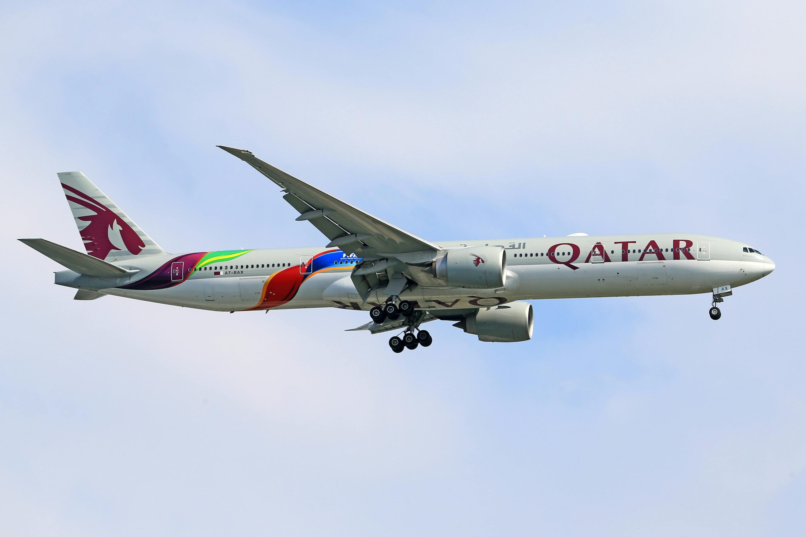 qatar airways boeing 777 plane